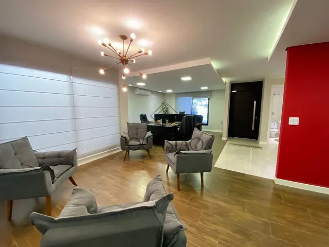 Casa com 230m², à venda, no bairro Ahu em Curitiba