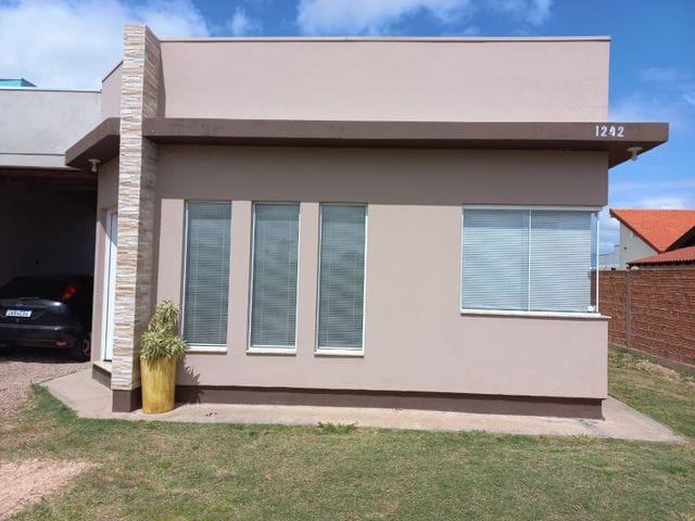 Casa com 330m² 1 quarto e 1 banheiro, à venda, no bairro Florida em Guaíba