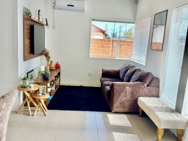 Casa com 330m² 1 quarto e 1 banheiro, à venda, no bairro Florida em Guaíba