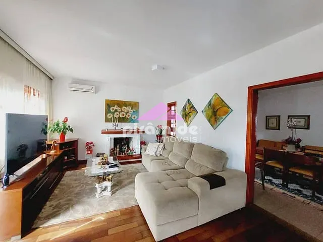 Casa com 360m² 3 quartos e 4 banheiros, à venda, no bairro Jardim das Colinas em São José dos Campos