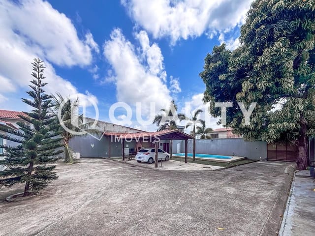 Casa com 760m² 4 quartos e 4 banheiros, à venda, no bairro Engenheiro Luciano Cavalcante em Fortaleza