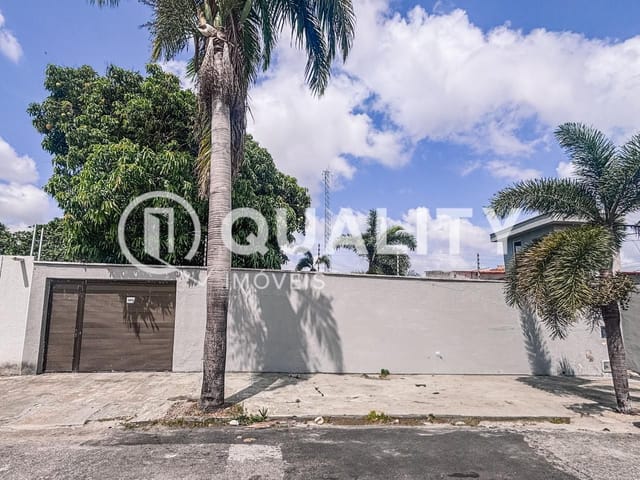 Casa com 760m² 4 quartos e 4 banheiros, à venda, no bairro Engenheiro Luciano Cavalcante em Fortaleza