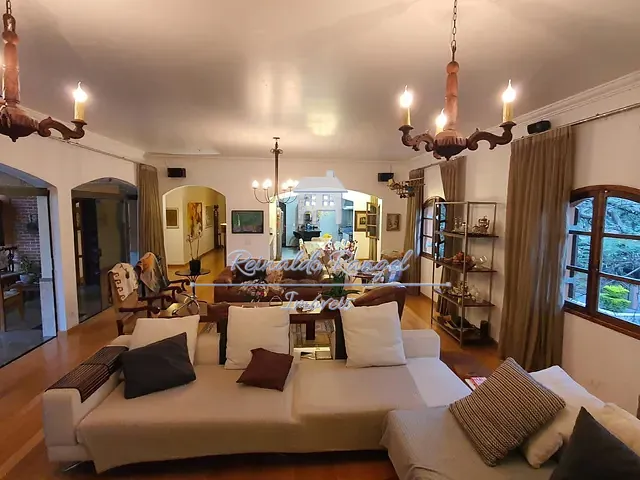 Casa com 1048m² 4 quartos e 6 banheiros, à venda, no bairro Jardim Marajoara em São Paulo
