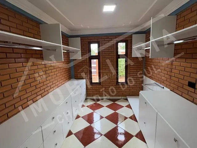 Casa 5 quartos e 3 banheiros, à venda, no bairro CENTRO em Chapadão do Sul