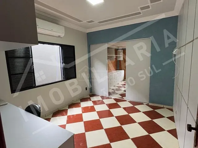 Casa 5 quartos e 3 banheiros, à venda, no bairro CENTRO em Chapadão do Sul