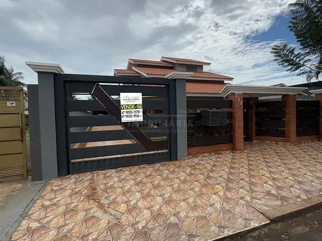 Casa 5 quartos e 3 banheiros, à venda, no bairro CENTRO em Chapadão do Sul