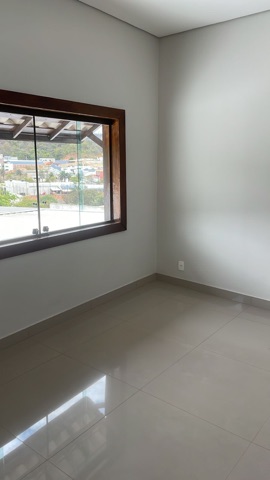Casa 3 quartos e 2 banheiros, para alugar, no bairro Novo Centro em Santa Luzia