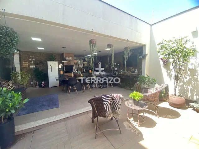 Casa com 300m² 3 quartos e 1 banheiro, à venda, no bairro Jardim Amália em Volta Redonda