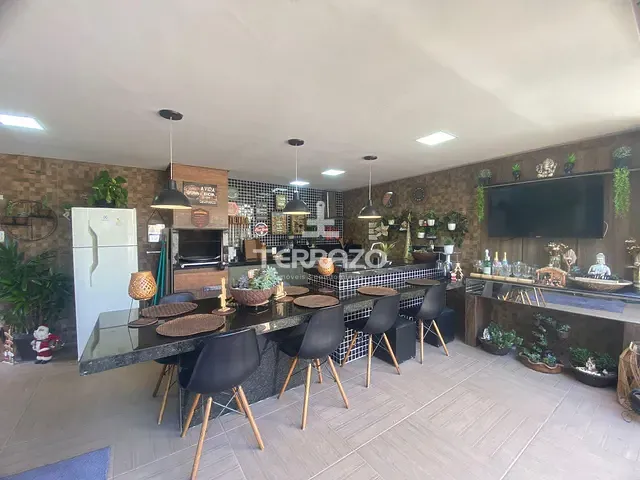 Casa com 300m² 3 quartos e 1 banheiro, à venda, no bairro Jardim Amália em Volta Redonda