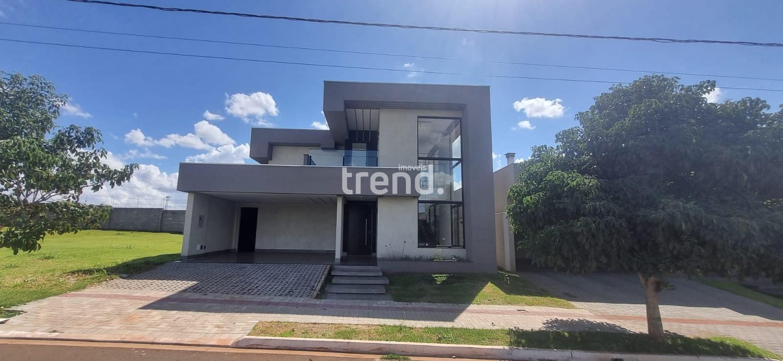 Casa à venda com 3 quartos, 211m² - Foto 1