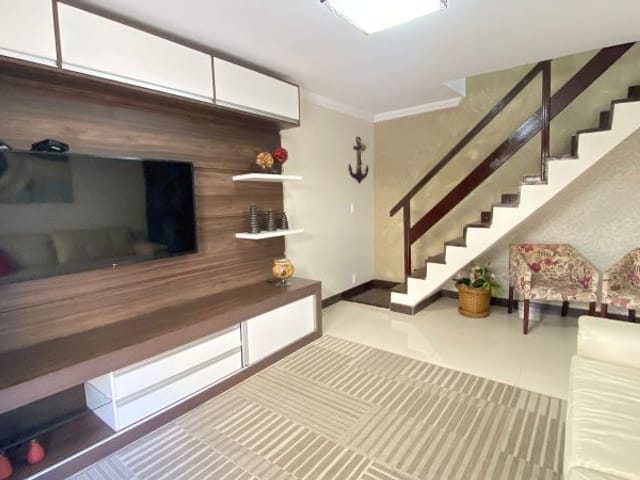 Casa com 700m² 3 quartos e 2 banheiros, à venda, no bairro Jardim Caiçara em Cabo Frio