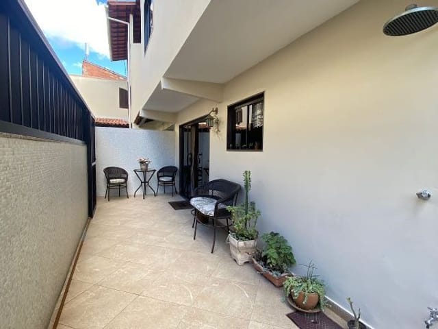 Casa com 700m² 3 quartos e 2 banheiros, à venda, no bairro Jardim Caiçara em Cabo Frio
