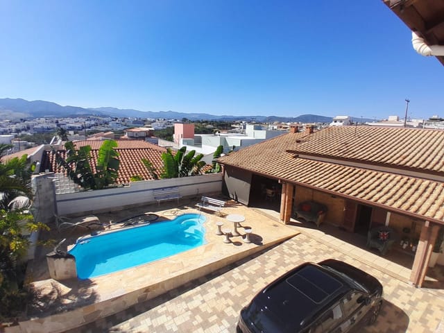 Casa com 600m² 4 quartos e 6 banheiros, à venda, no bairro Recanto do Bosque em São João da Boa Vista