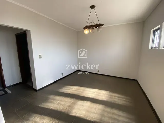 Casa com 150m² 3 quartos e 3 banheiros, à venda ou para alugar, no bairro Vila Souto em Bauru
