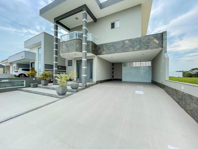 Casa com 342m² 3 quartos e 4 banheiros, à venda, no bairro Lagoa em Macaé