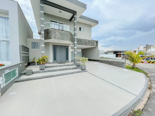 Casa com 342m² 3 quartos e 4 banheiros, à venda, no bairro Lagoa em Macaé