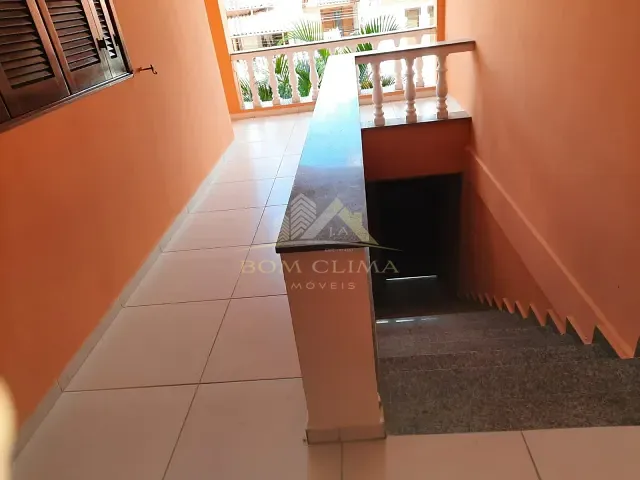 Casa 4 quartos e 4 banheiros, para alugar, no bairro Quintas das Avenidas em Juiz de Fora