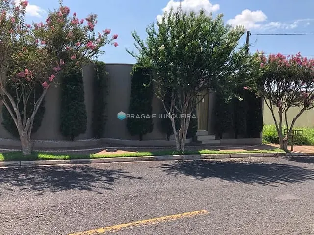 Casa com 1050m² 4 quartos e 3 banheiros, à venda, no bairro Parque dos Passaros em São José do Rio Preto