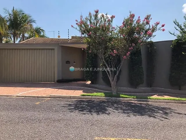 Casa com 1050m² 4 quartos e 3 banheiros, à venda, no bairro Parque dos Passaros em São José do Rio Preto