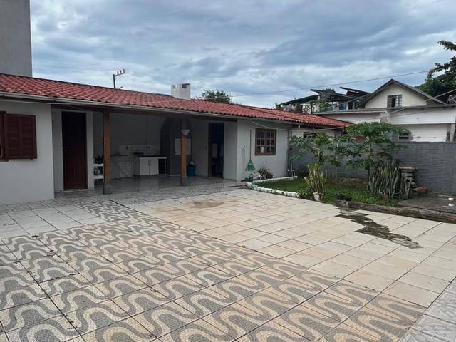 Casa com 441m² 3 quartos e 2 banheiros, à venda, no bairro Ingleses do Rio Vermelho em Florianópolis