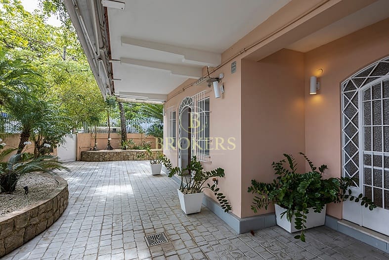 Refúgio de Luxo no Bairro mais Seguro do Rio: Casa a venda com 5 Quartos à Beira-Mar na Urca, Rio de Janeiro.