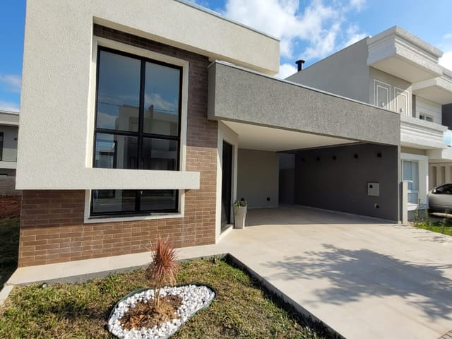Casa com 200m² 3 quartos e 3 banheiros, à venda, no bairro Cará-cará em Ponta Grossa