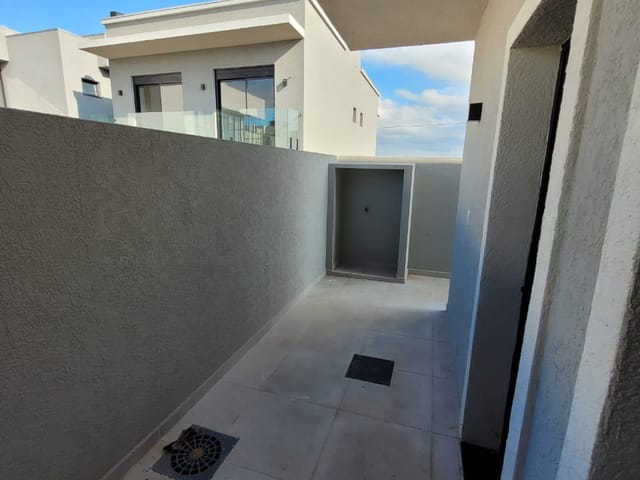 Casa com 200m² 3 quartos e 3 banheiros, à venda, no bairro Cará-cará em Ponta Grossa