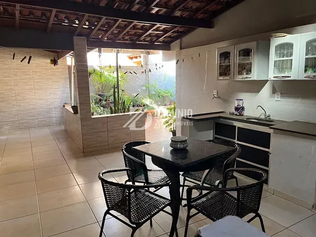 Casa com 448m² 5 quartos e 4 banheiros, à venda, no bairro Estados Unidos em Uberaba