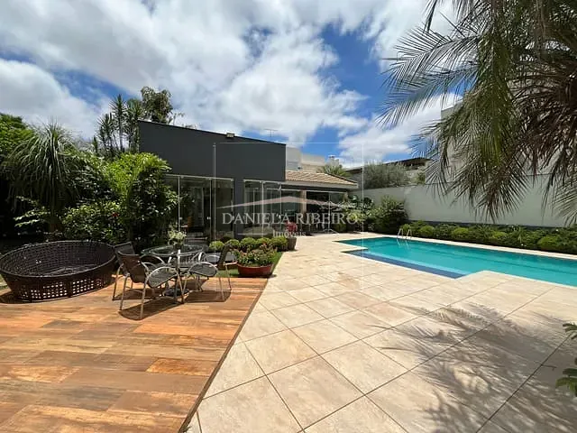 Casa com 730m² 4 quartos e 6 banheiros, à venda, no bairro Vivendas do Arvoredo em Londrina