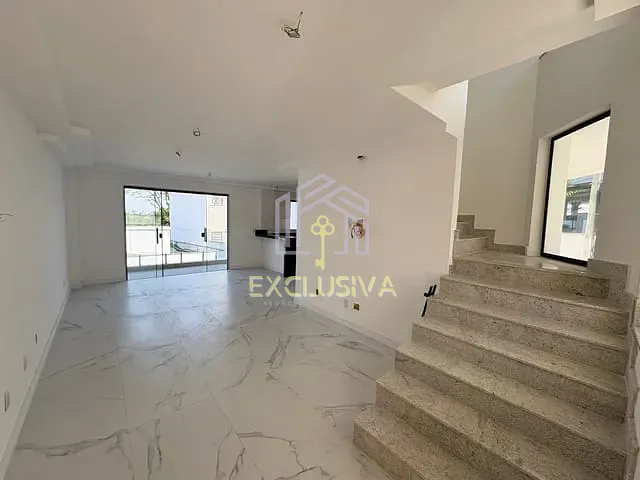 Casa com 300m² 3 quartos e 6 banheiros, à venda, no bairro Jardim Guanabara em Rio de Janeiro