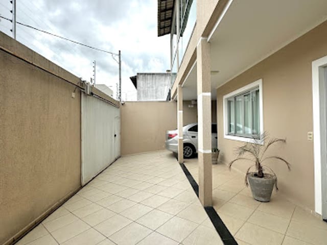 Casa com 250m² 5 quartos e 5 banheiros, à venda, no bairro Morada de Laranjeiras em Serra