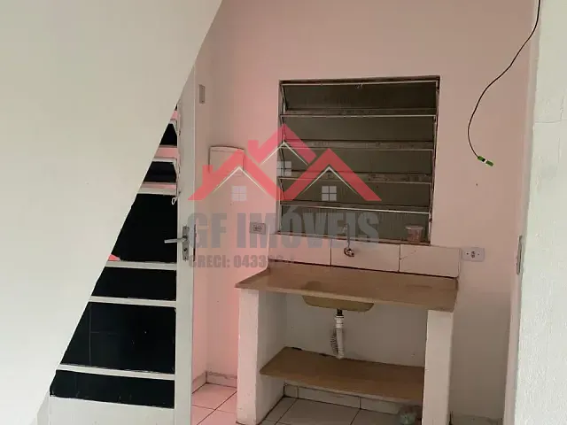 Casa 1 quarto e 1 banheiro, para alugar, no bairro Jardim Suína em Taboão da Serra