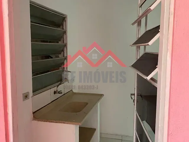 Casa 1 quarto e 1 banheiro, para alugar, no bairro Jardim Suína em Taboão da Serra