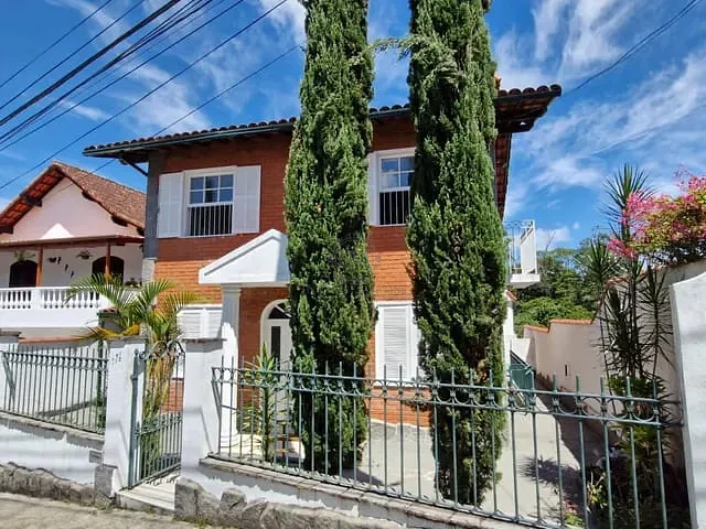 Casa 5 quartos e 4 banheiros, à venda, no bairro Centro em Petrópolis