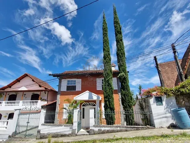 Casa 5 quartos e 4 banheiros, à venda, no bairro Centro em Petrópolis