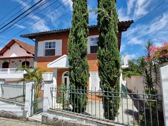 Casa 5 quartos e 4 banheiros, à venda, no bairro Centro em Petrópolis