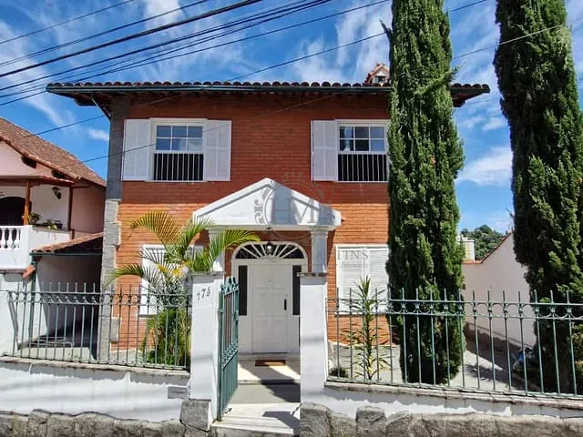 Casa 5 quartos e 4 banheiros, à venda, no bairro Centro em Petrópolis