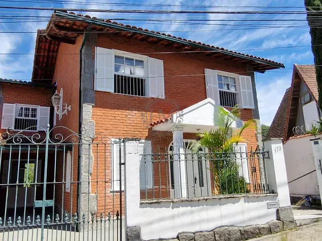 Casa 5 quartos e 4 banheiros, à venda, no bairro Centro em Petrópolis