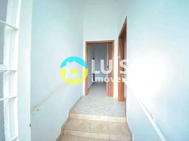 Casa 4 quartos e 3 banheiros, para alugar, no bairro Centro em Guaranésia
