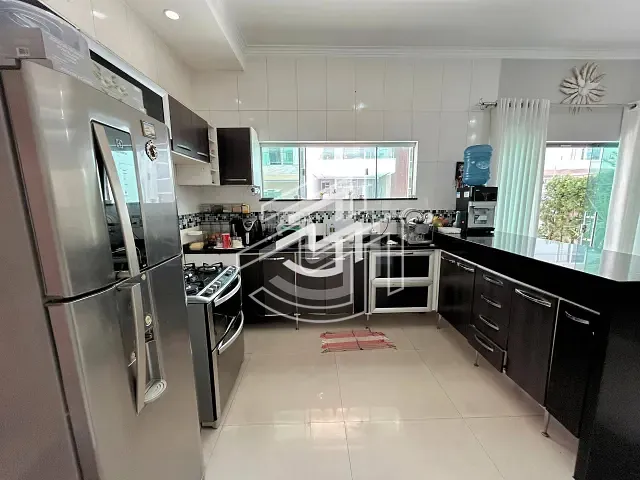 Casa 3 quartos e 4 banheiros, à venda, no bairro Quarenta Horas (Coqueiro) em Ananindeua