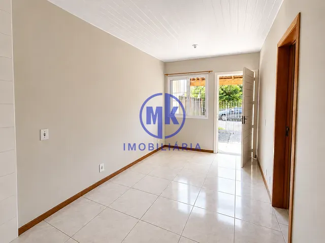 Casa 2 quartos e 1 banheiro, para alugar, no bairro Chácara das Rosas em Cachoeirinha