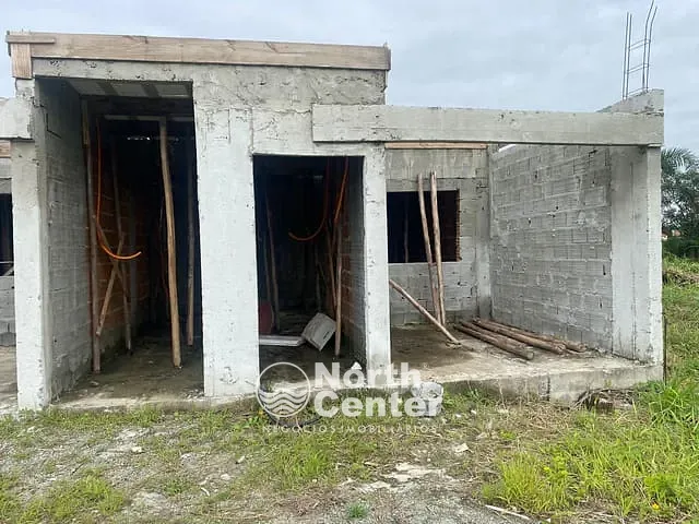 Casa com 198m² 2 quartos e 2 banheiros, à venda, no bairro Salinas em Balneário Barra do Sul