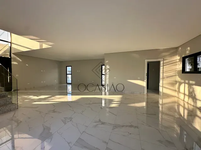 Casa com 250m² 4 quartos e 5 banheiros, à venda, no bairro Barra em Balneário Camboriú