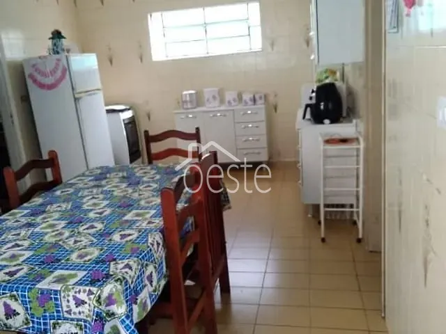 Casa com 250m² 4 quartos e 2 banheiros, à venda, no bairro Jardim São Francisco em Santa Bárbara D'Oeste