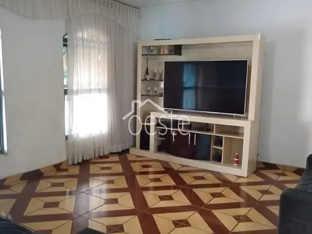 Casa com 250m² 4 quartos e 2 banheiros, à venda, no bairro Jardim São Francisco em Santa Bárbara D'Oeste