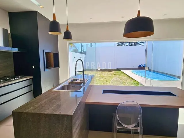 Casa com 308m² 3 quartos e 4 banheiros, à venda, no bairro Laranjal em Pelotas