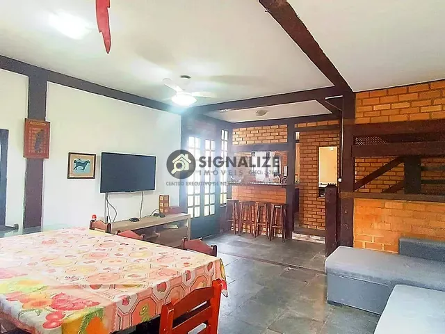 Casa 4 quartos e 3 banheiros, à venda, no bairro Ogiva em Cabo Frio