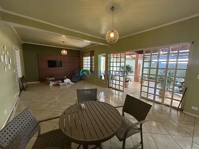 Casa 3 quartos e 5 banheiros, à venda, no bairro Centro em Siqueira Campos