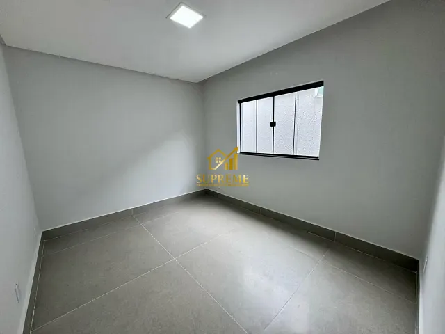 Casa com 360m² 4 quartos e 3 banheiros, à venda, no bairro Água Branca em Goiânia