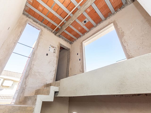 Casa 3 quartos e 4 banheiros, à venda, no bairro Hugo Lange em Curitiba